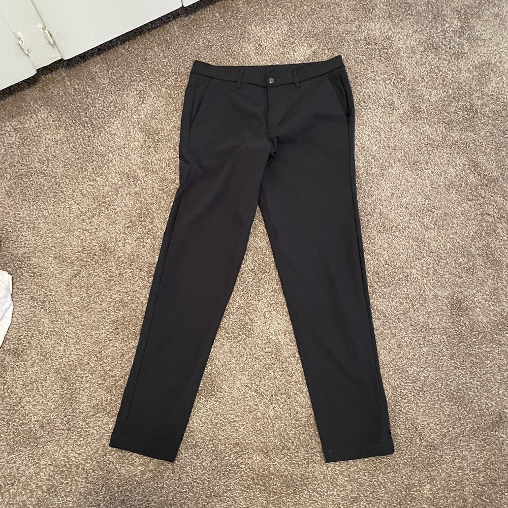 Lulu Lemon Men’s. 32/34 commission pant slim.
